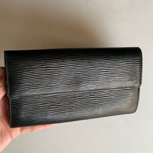 Authentic Louis Vuitton International Black Epi Wallet